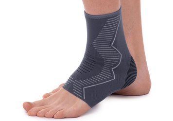 Бандаж для голеностопа фиксатор эластичный размер L-XL EasyFit 2124673 фото