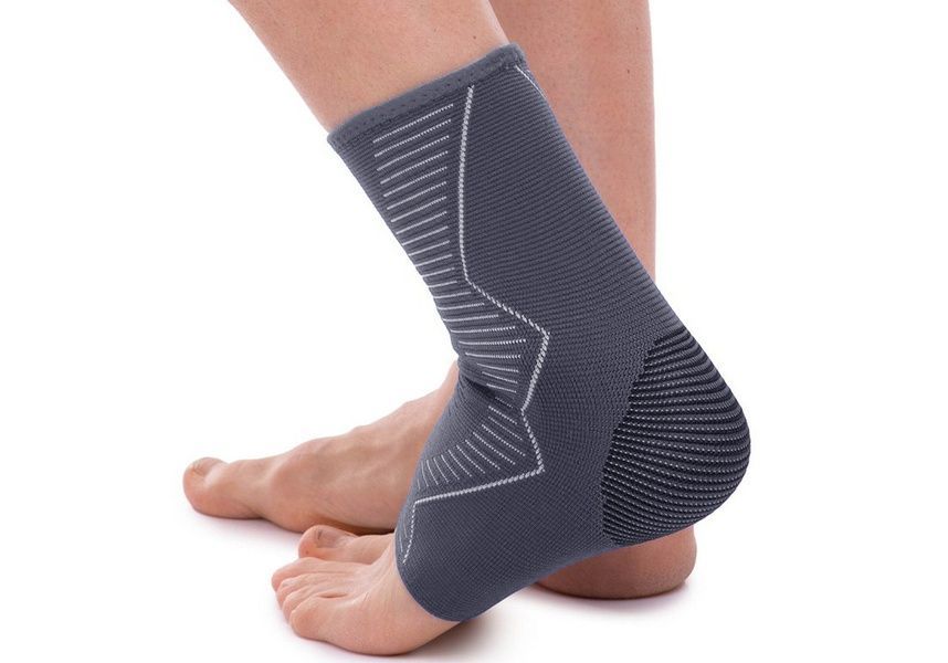 Бандаж для голеностопа фиксатор эластичный размер L-XL EasyFit 2124673 фото